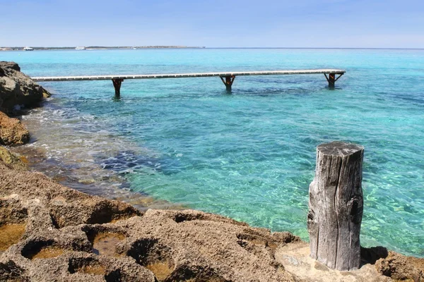 Formentera Illetes muelle de madera de mar turquesa —  Fotos de Stock