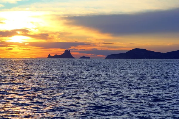 Ibiza solnedgång es vedra från formentera Balearerna — Stockfoto