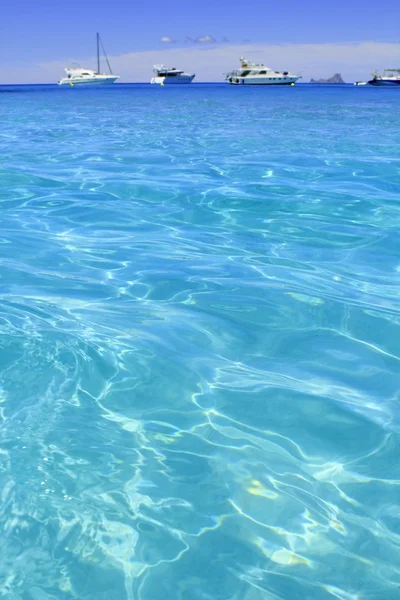 Illetes 터키석 해변 파란색 물 포 르 멘 테라 — 스톡 사진