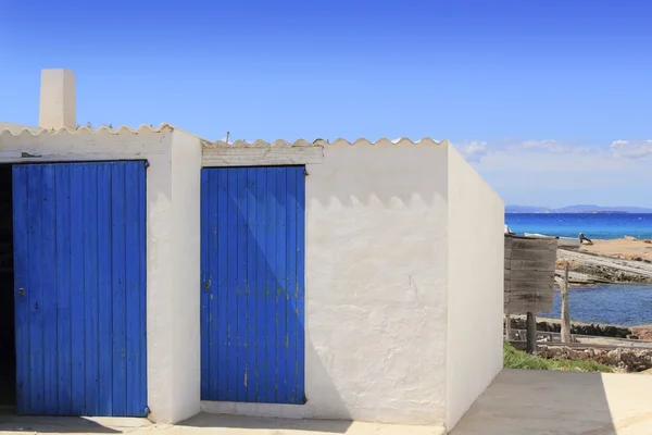 白色的房屋 es 卡洛端口福门特拉岛 — 图库照片