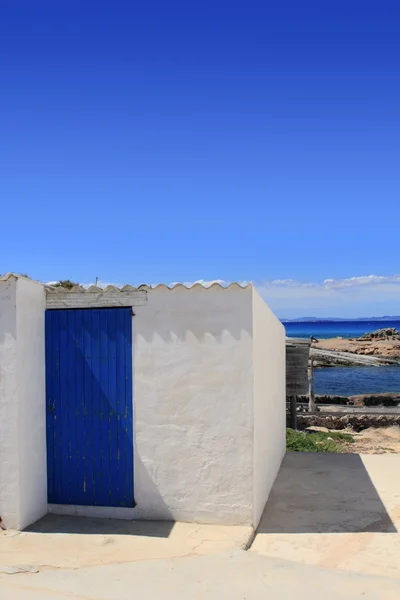 白色的房屋 es 卡洛端口福门特拉岛 — 图库照片