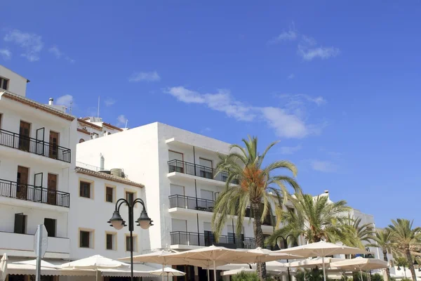 Oraira casas blancas palmera Mediterráneo España — Foto de Stock
