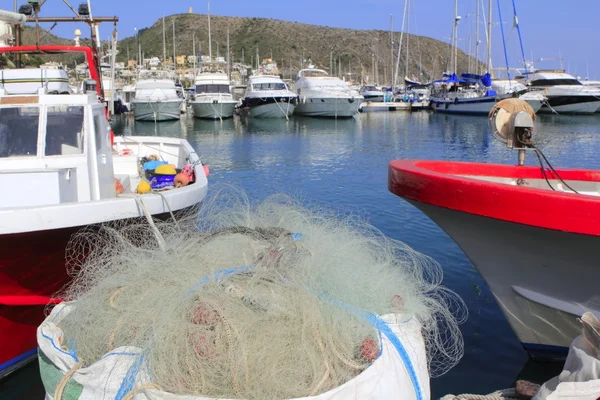 Риболовецька мережа займається професійними рибалками — стокове фото