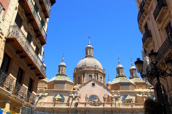 El pilar bazilika zaragoza város Spanyolországban — Stock Fotó