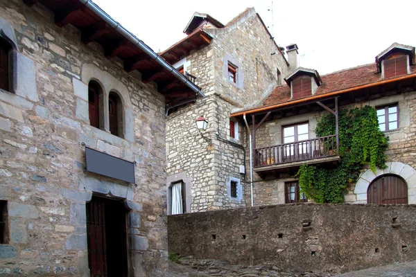 Hecho valley village stone streets in Pyrenees — Stock Photo, Image