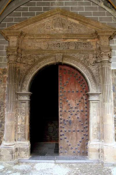 Anso Romanesque door arch in church Pyrenees — Stock Photo, Image