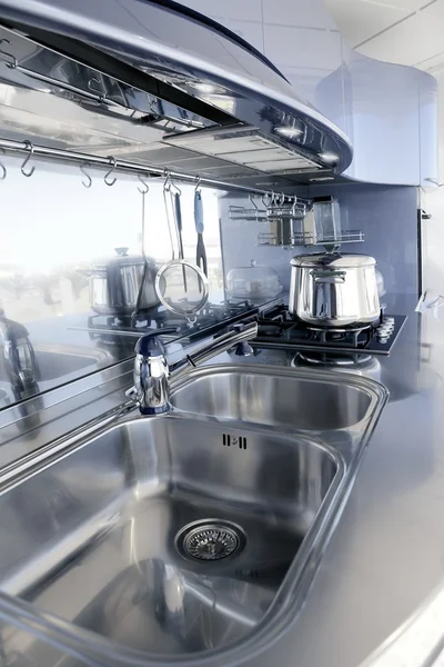 Kék ezüst konyha modern építészeti díszítés — Stock Fotó