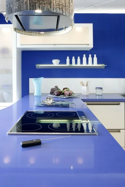 蓝白色厨房现代室内设计房子 — 图库照片