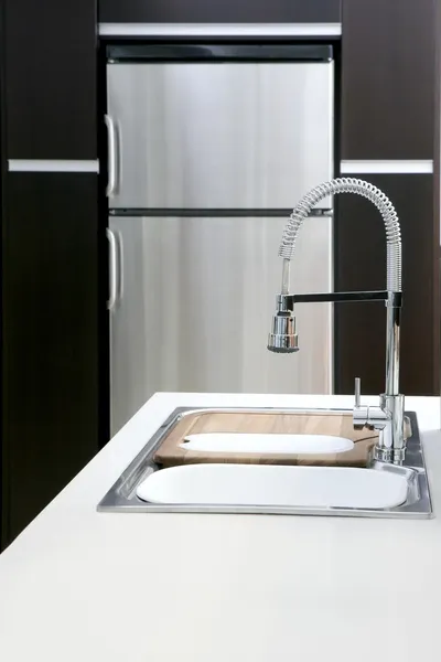 Modern gümüş buzdolabı mutfak bahar soba — Stok fotoğraf