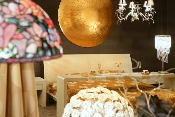Azjatycki nowoczesna sypialnia luksusowe stolik — Zdjęcie stockowe