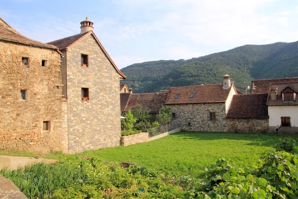 Kamienne domy Pirenejów w dolinie anso huesca — Zdjęcie stockowe