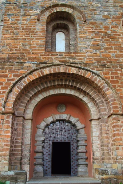 圣佩德罗 siresa 罗马式修道院 — 图库照片