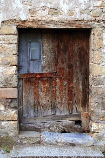 高齢者の木製のドアを風化ヴィンテージ — ストック写真