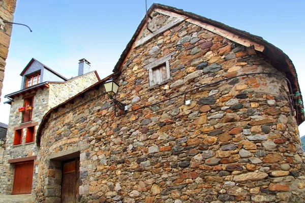 Sallent де Гальего Піренеях кам'яна село Huesca — стокове фото