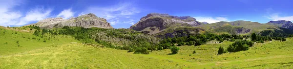 Bisaurin pico Pirinéus panorâmicas paisagens Huesca — Fotografia de Stock