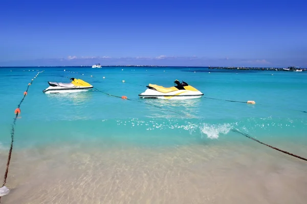 普华永道个人船只加勒比海滩 — 图库照片