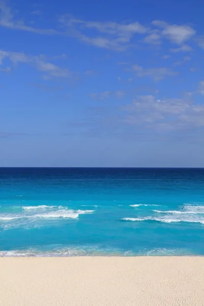 Karayip turkuaz deniz plaj sahil — Stok fotoğraf
