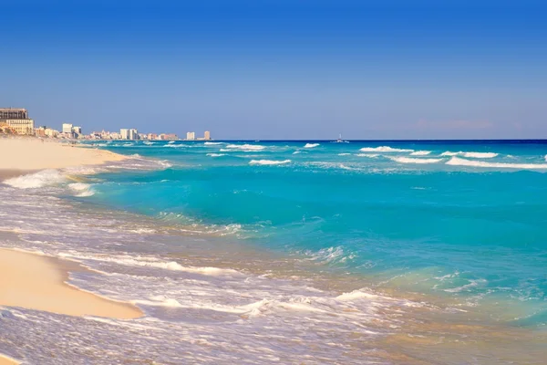 Cancun Karayipler deniz plaj sahil turkuaz — Stok fotoğraf