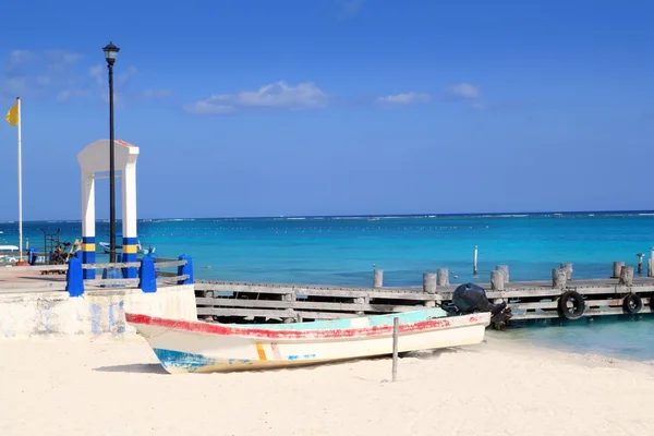 Puerto morelos pláž lodí tyrkysové Karibiku — Stock fotografie