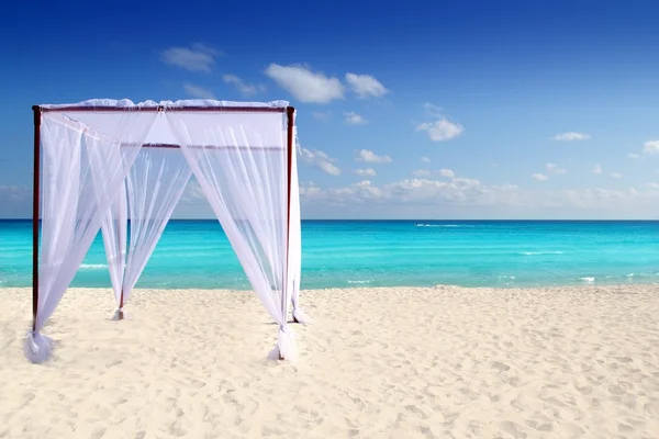 Caribbean gazebo beach wedding massage — Stock Photo, Image