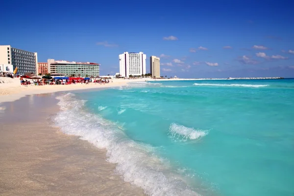 Cancun mar caribenho praia azul-turquesa — Fotografia de Stock