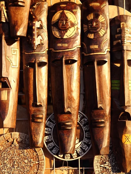 Maschera messicana in legno artigianale volti in legno — Foto Stock