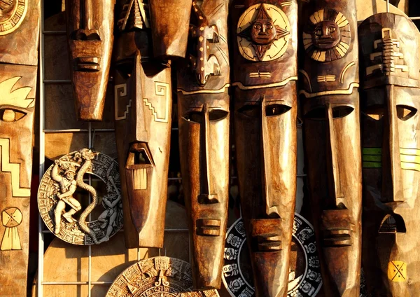 Mexikanische Holzmaske handgefertigte Holzgesichter — Stockfoto