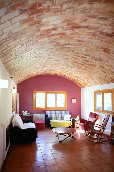 Obývací pokoj v teplých barvách, Španělsko — Stock fotografie