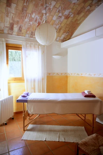 Trevlig massagerum, medelhavsinspirerad inredning — Stockfoto