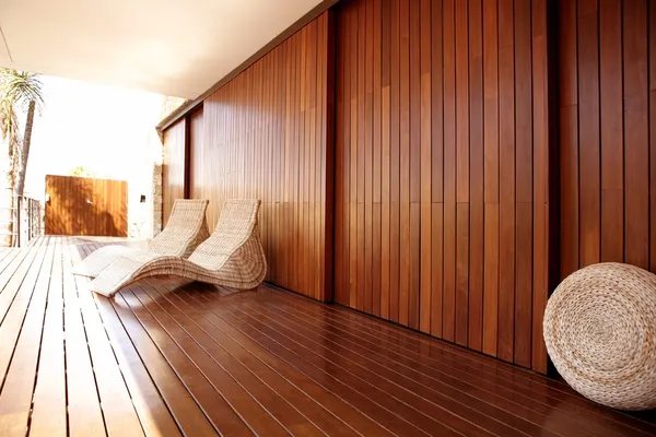 Golden spa drewno hamak odkryty dom — Zdjęcie stockowe
