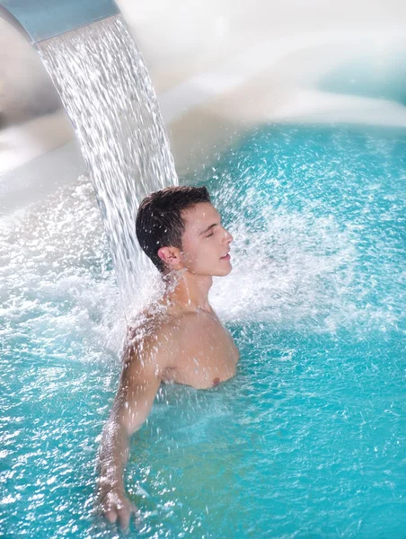 Spa hydrotherapy man waterfall jet turquoise — Stock Photo, Image