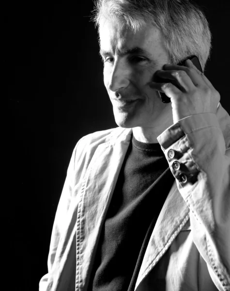 Zakenman aanroepende telefoon, senior grijze haren — Stockfoto