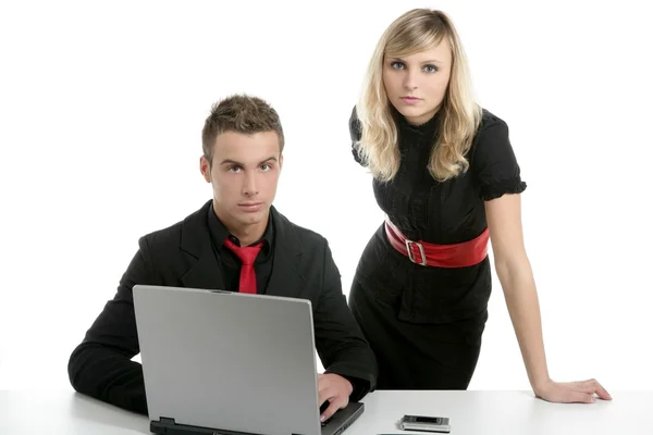 Giovane business coppia laptop isolato su bianco — Foto Stock