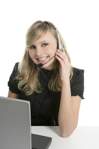 Femme d'affaires blonde avec ordinateur portable et microphone — Photo