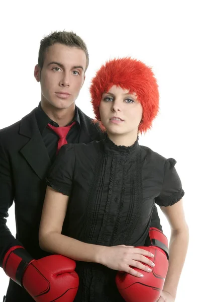 Пара оранжевых женщин в парике и красивый боксёр — стоковое фото