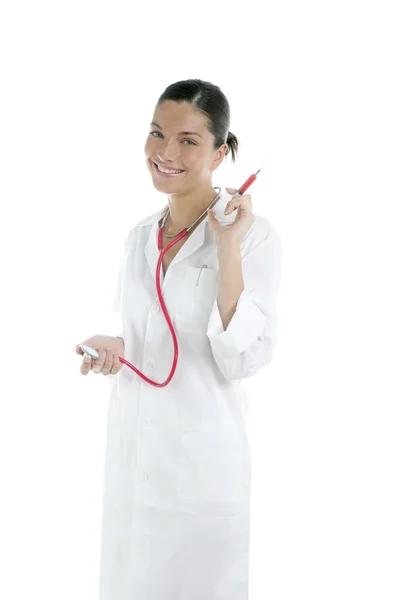 Красивая женщина врач с красным шприцем — стоковое фото