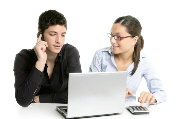 Genç çift takım işbirliği ile laptop — Stok fotoğraf