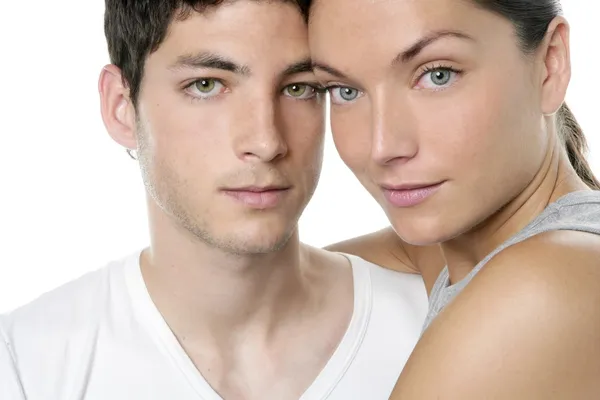 Bonito jovem casal close-up retrato sobre branco — Fotografia de Stock