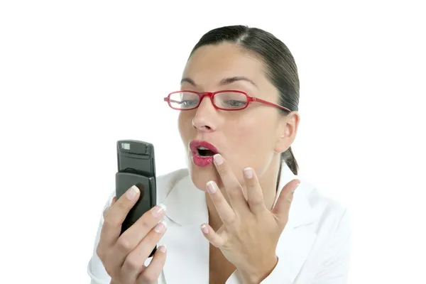 Mujer de negocios con lápiz labial y teléfono móvil — Foto de Stock