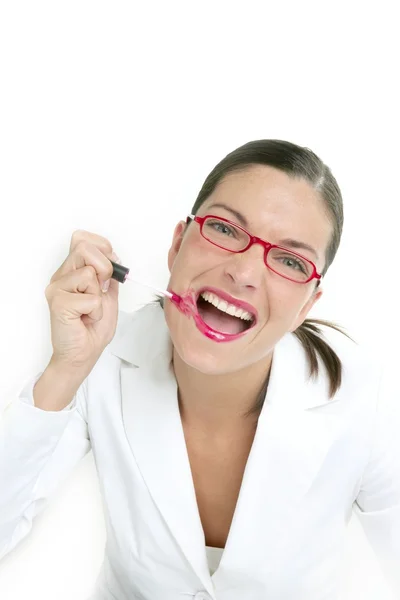 Hermosa mujer de negocios maquillaje lápiz labial rojo —  Fotos de Stock