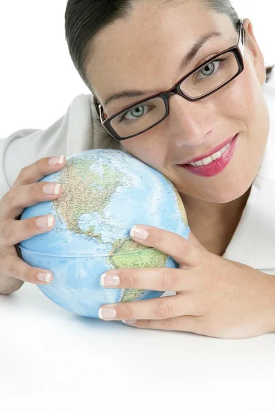 女商人手中的蓝色的全球化世界地图 — 图库照片