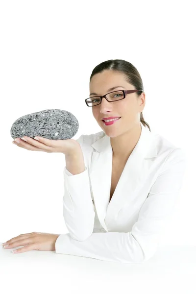 Zakenvrouw concept denken met grijze steen — Stockfoto