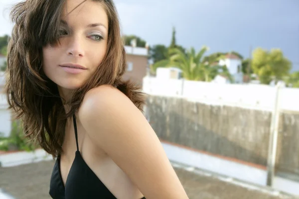 きれいな美しい女性の屋外のポートレート — ストック写真