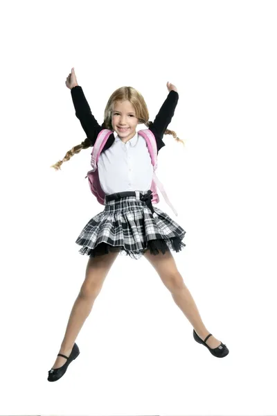 バックパック バッグと小さなブロンド学校の女の子の完全な長さ立ち上がる — ストック写真
