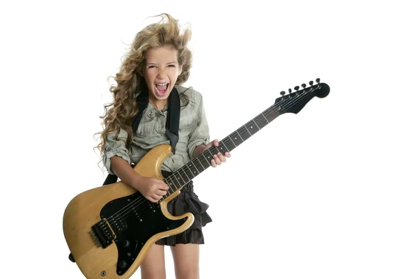 Poco rubia chica jugando eléctrico guitarra duro — Foto de Stock