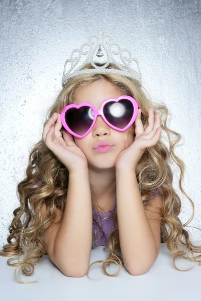 Víctima de la moda pequeña princesa niña retrato — Foto de Stock