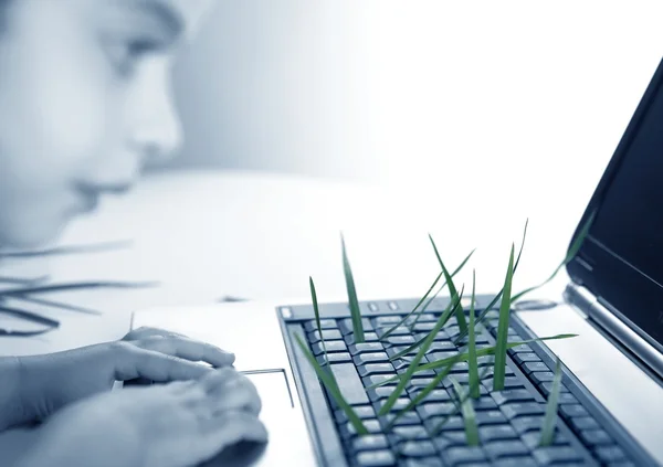 Grass growing from computer keyboard, girl — Stock Photo, Image