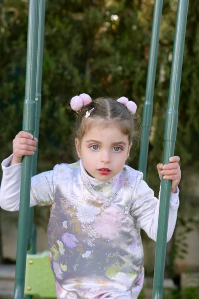 Bela menina pequena caucasiana — Fotografia de Stock