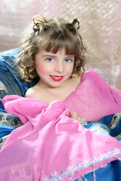 Vacker liten prinsessa magiska Rosa flicka — Stockfoto