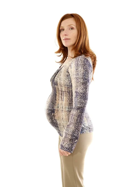 Těhotná žena módní zrzka portrét — Stock fotografie